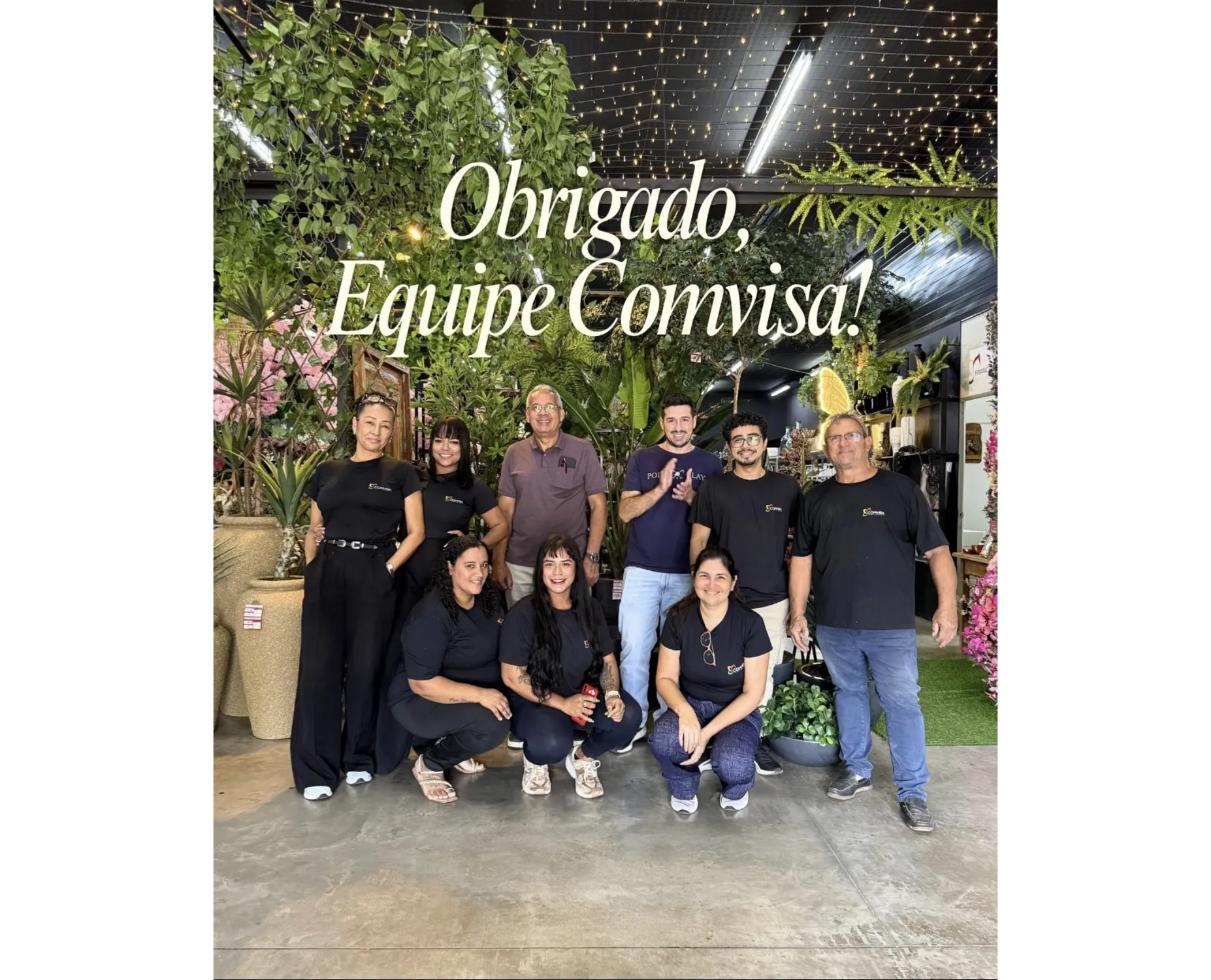 Equipe da Comvisa Flores e Decorações em Maringá